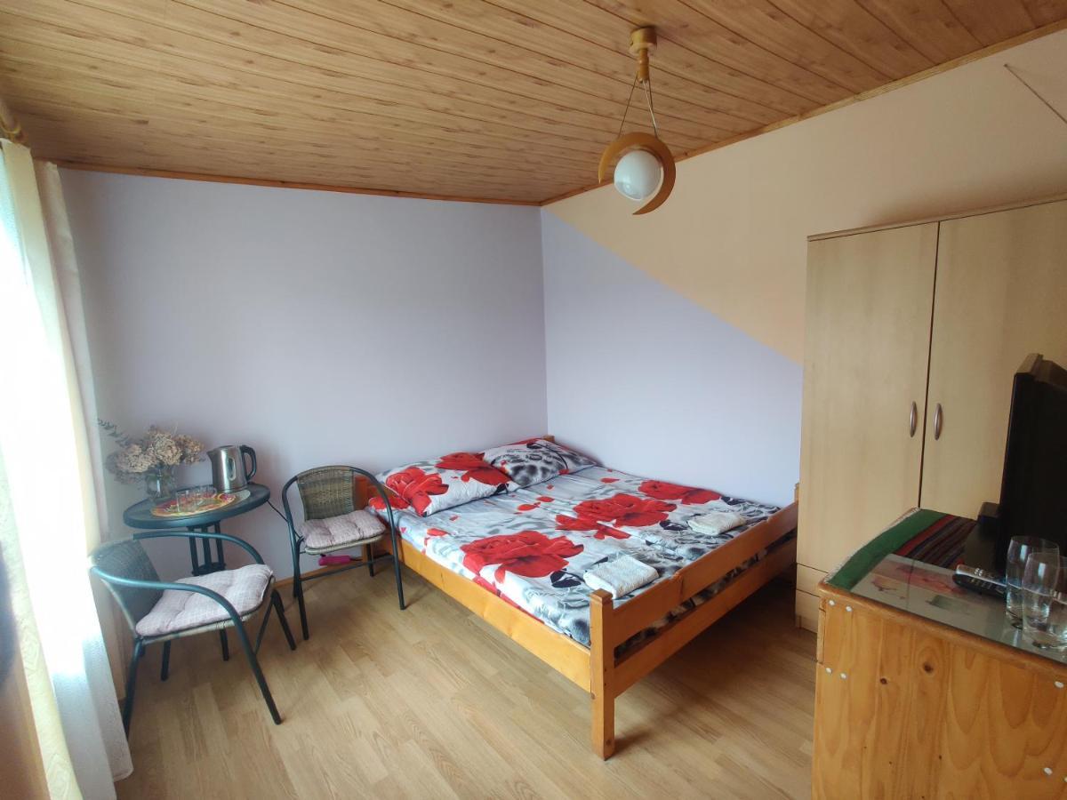 Hotel Przy Winogronie à Uherce Mineralne Extérieur photo