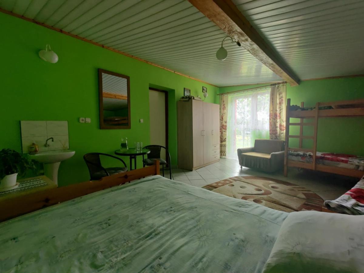 Hotel Przy Winogronie à Uherce Mineralne Extérieur photo
