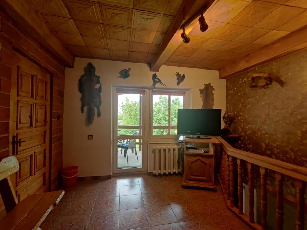 Hotel Przy Winogronie à Uherce Mineralne Extérieur photo