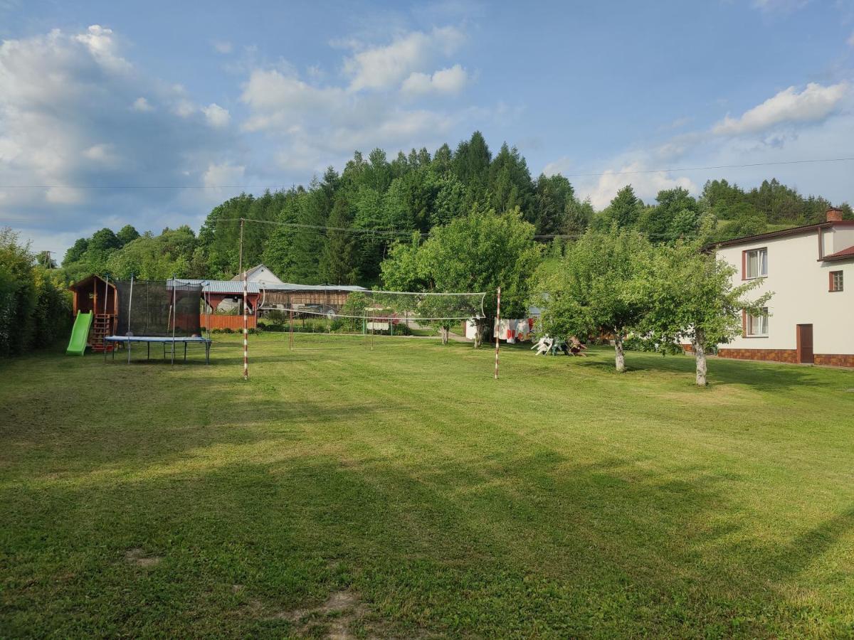 Hotel Przy Winogronie à Uherce Mineralne Extérieur photo