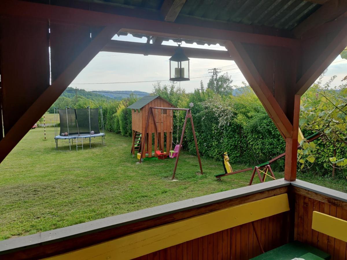 Hotel Przy Winogronie à Uherce Mineralne Extérieur photo